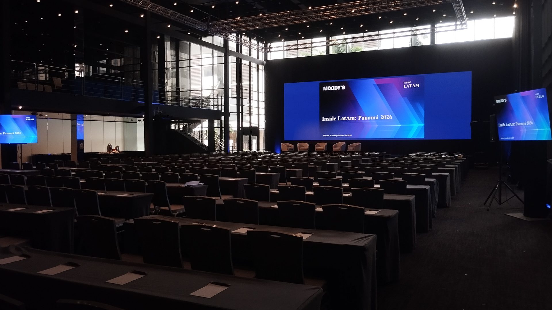 Evento corporativo en Panamá con operación técnica audiovisual